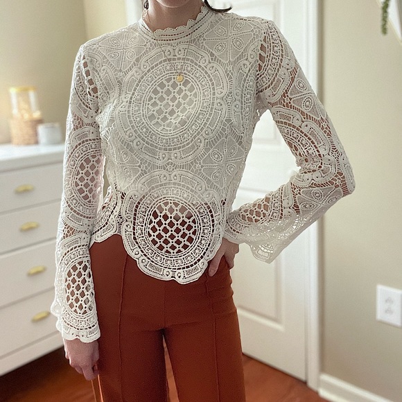 It’s Pink Tops - Size S White Lace Bell Sleeve Top